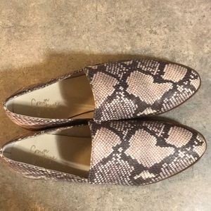 Crown Vintage Snakeskin Dress Shoe
